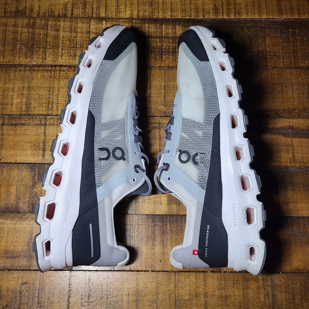 On Cloudvista Running Men's Gray and White Shoes - Picture 4 of 10